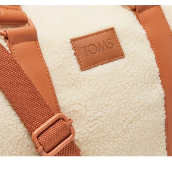 TOMS Duffel Bag - Great for weekend getaway! - Picture 4 of 6